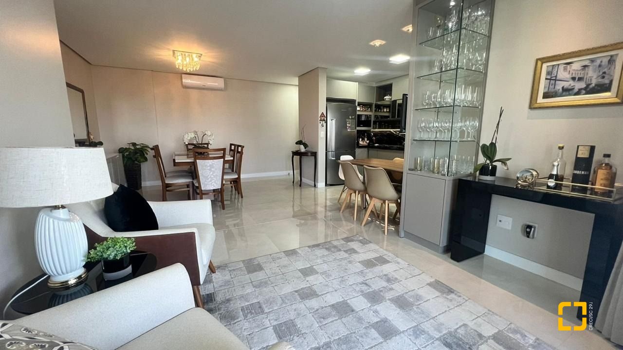 Apartamento com 119m², 2 quartos (sendo 1 suíte), 2 garagens, no bairro Nossa Senhora do Rosário em São José