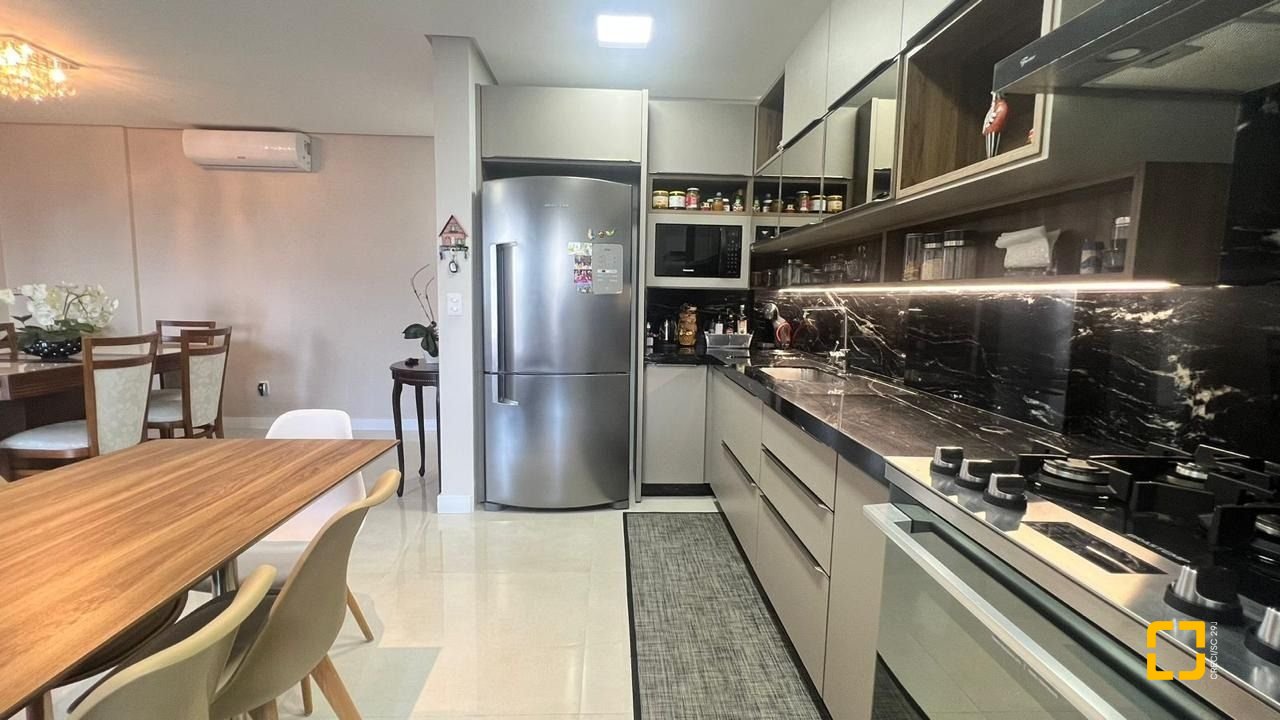 Apartamento com 119m², 2 quartos (sendo 1 suíte), 2 garagens, no bairro Nossa Senhora do Rosário em São José