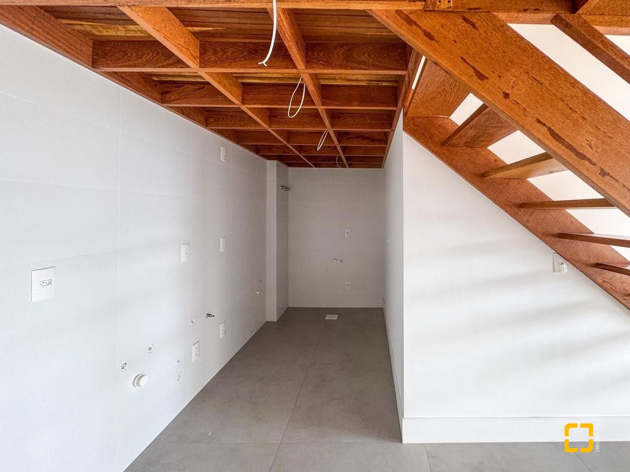 Apartamento com 73m², 2 quartos (sendo 1 suíte), 1 garagem, no bairro Monte Verde em Florianópolis