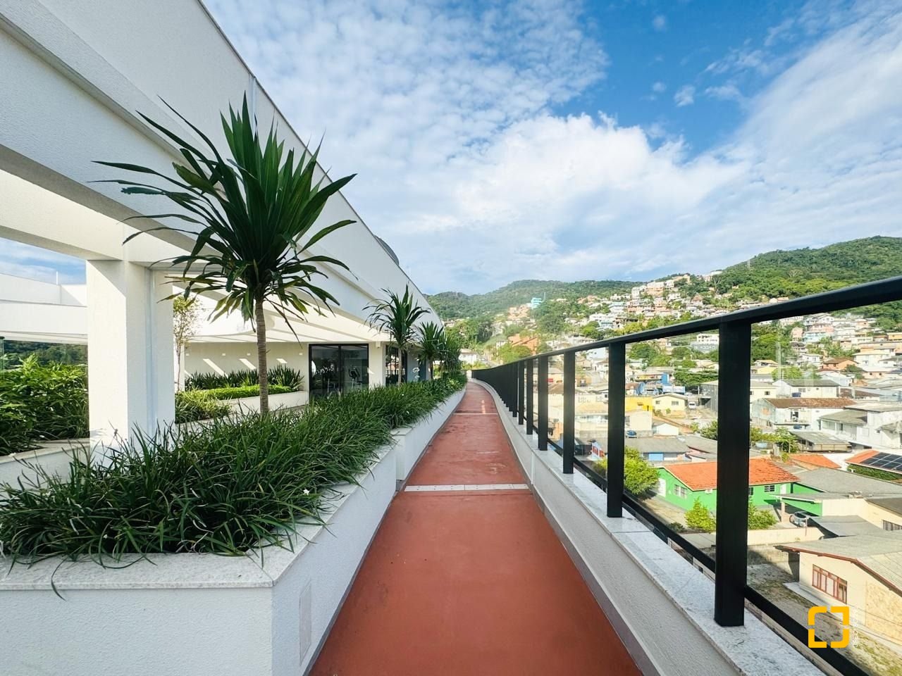 Apartamento com 73m², 2 quartos (sendo 1 suíte), 1 garagem, no bairro Monte Verde em Florianópolis
