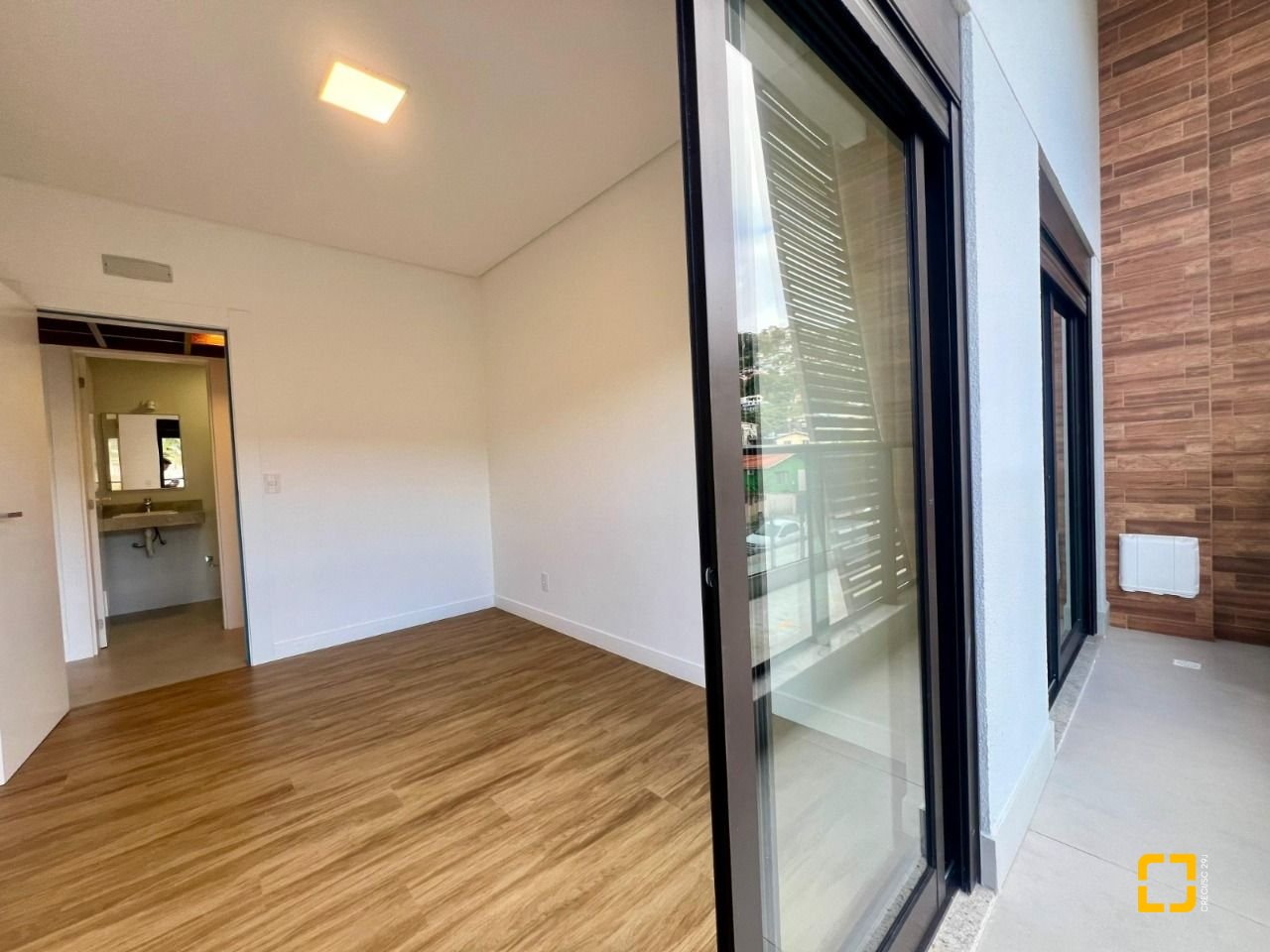 Apartamento com 73m², 2 quartos (sendo 1 suíte), 1 garagem, no bairro Monte Verde em Florianópolis