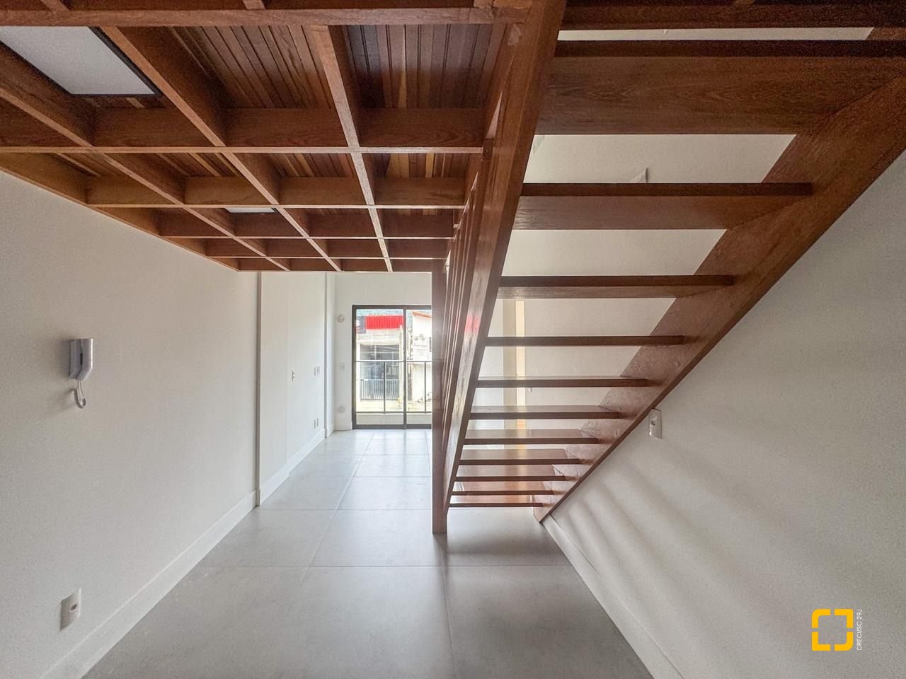 Apartamento com 74m², 2 quartos (sendo 1 suíte), 1 garagem, no bairro Monte Verde em Florianópolis