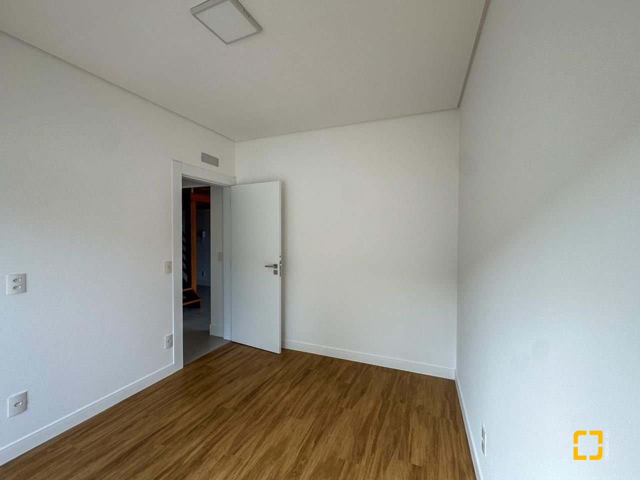 Apartamento com 74m², 2 quartos (sendo 1 suíte), 1 garagem, no bairro Monte Verde em Florianópolis