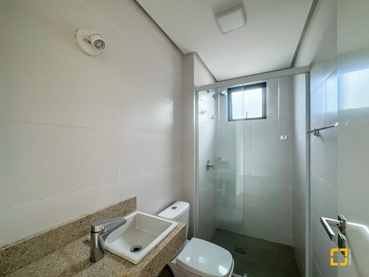 Apartamento com 74m², 2 quartos (sendo 1 suíte), 1 garagem, no bairro Monte Verde em Florianópolis