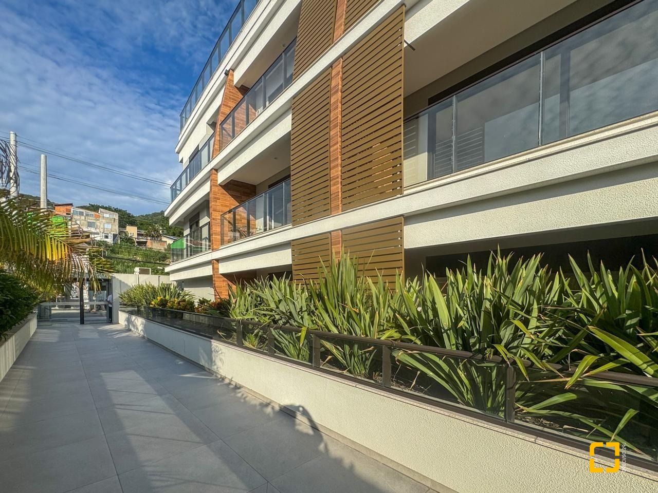 Apartamento com 74m², 2 quartos (sendo 1 suíte), 1 garagem, no bairro Monte Verde em Florianópolis