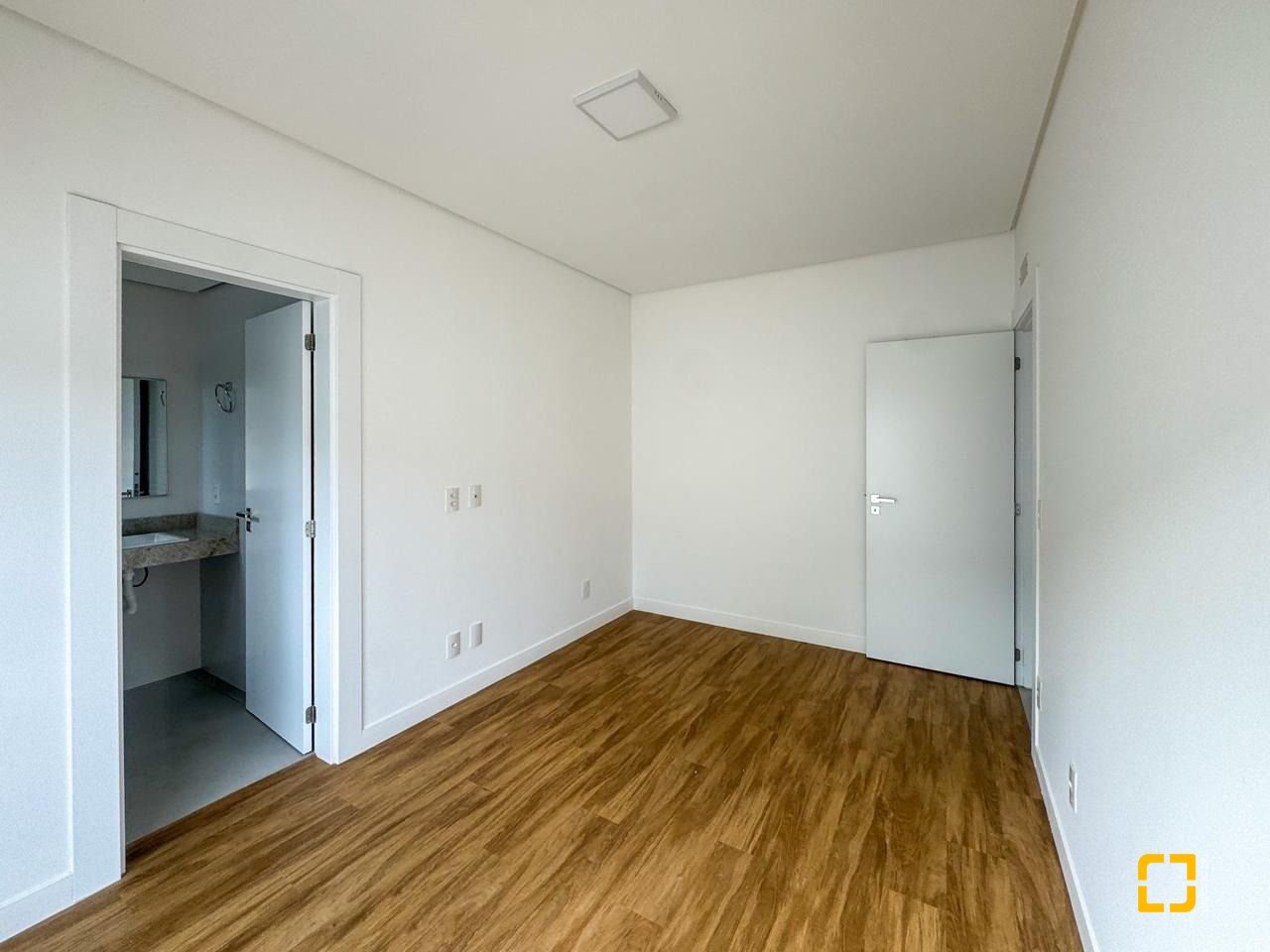 Apartamento com 74m², 2 quartos (sendo 1 suíte), 1 garagem, no bairro Monte Verde em Florianópolis