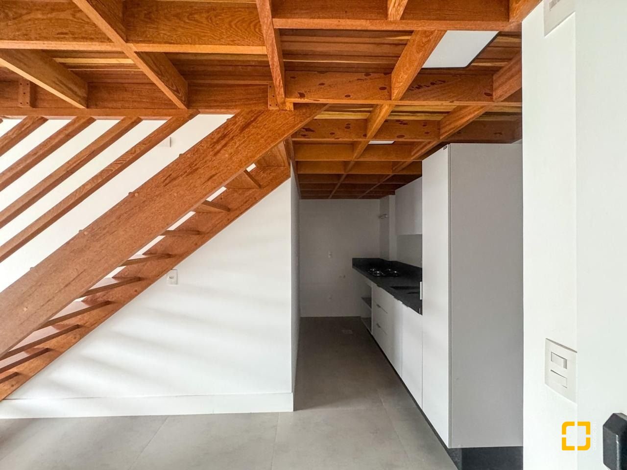 Apartamento com 74m², 2 quartos (sendo 1 suíte), 1 garagem, no bairro Monte Verde em Florianópolis