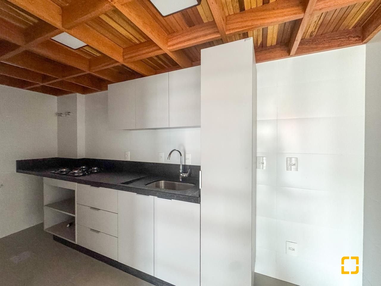 Apartamento com 74m², 2 quartos (sendo 1 suíte), 1 garagem, no bairro Monte Verde em Florianópolis