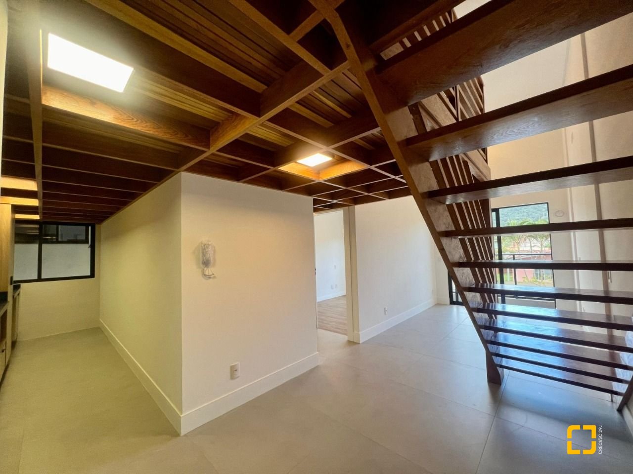 Apartamento com 74m², 2 quartos (sendo 1 suíte), 1 garagem, no bairro Monte Verde em Florianópolis