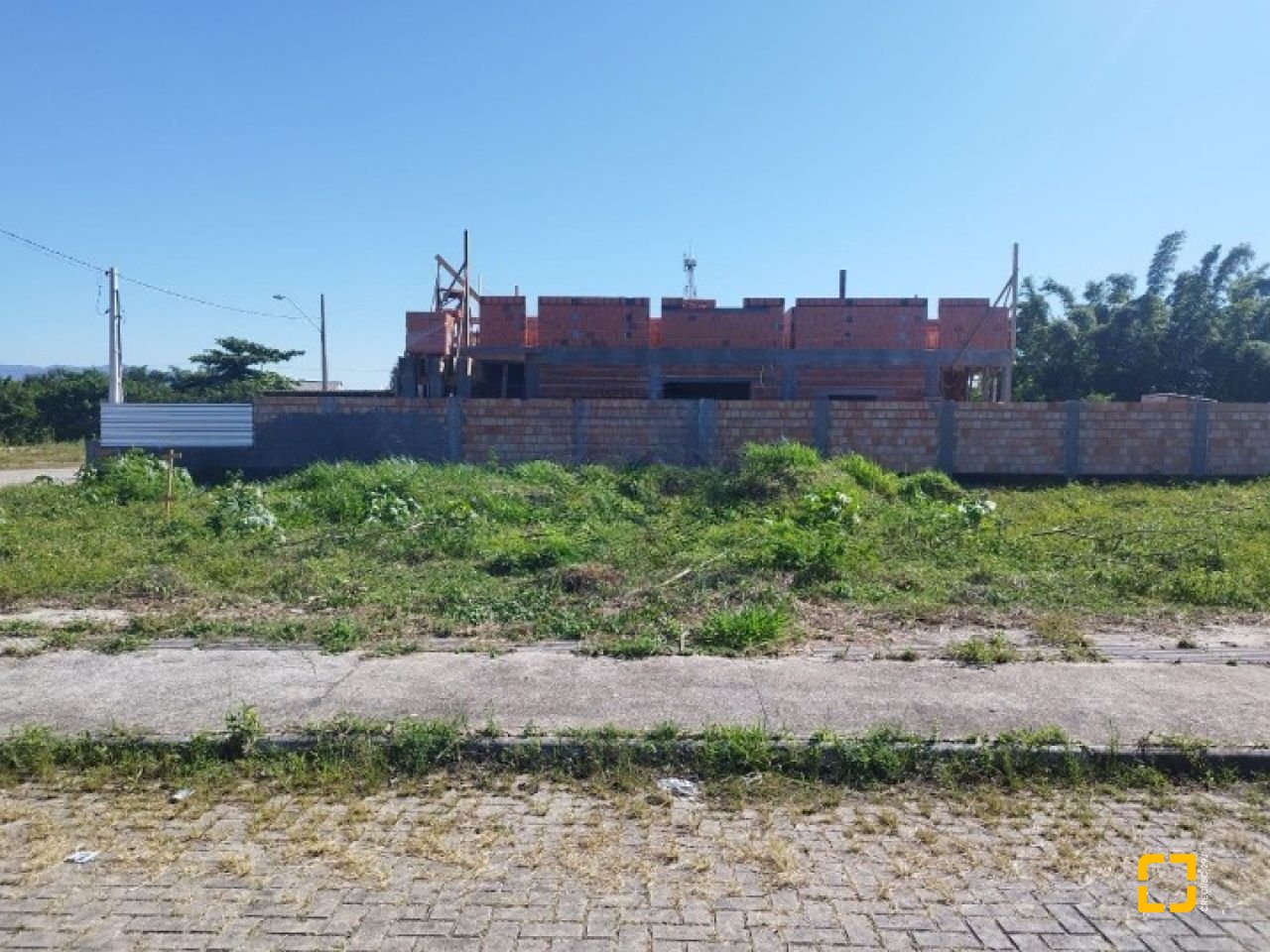 Terreno com 444m², no bairro Carianos em Florianópolis