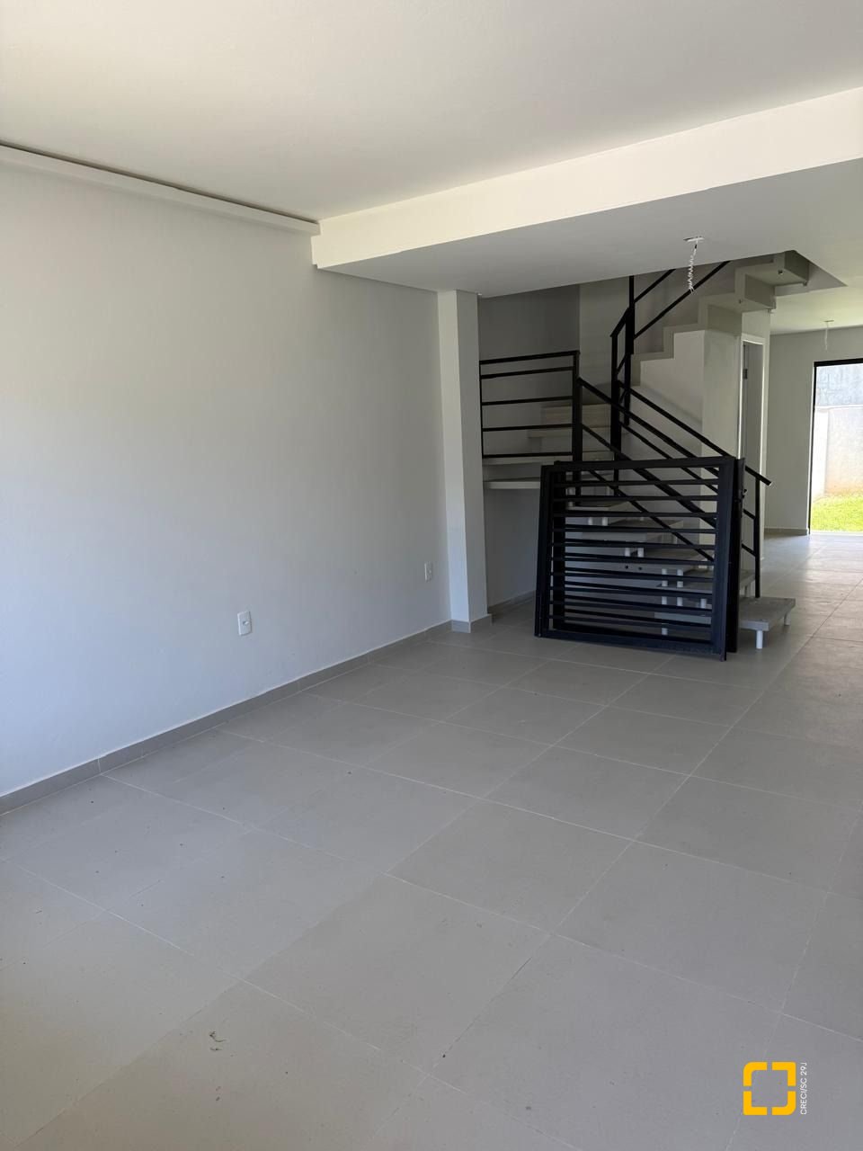 Casa com 117m², 2 quartos (sendo 2 suítes), 2 garagens, no bairro Ingleses do Rio Vermelho em Florianópolis