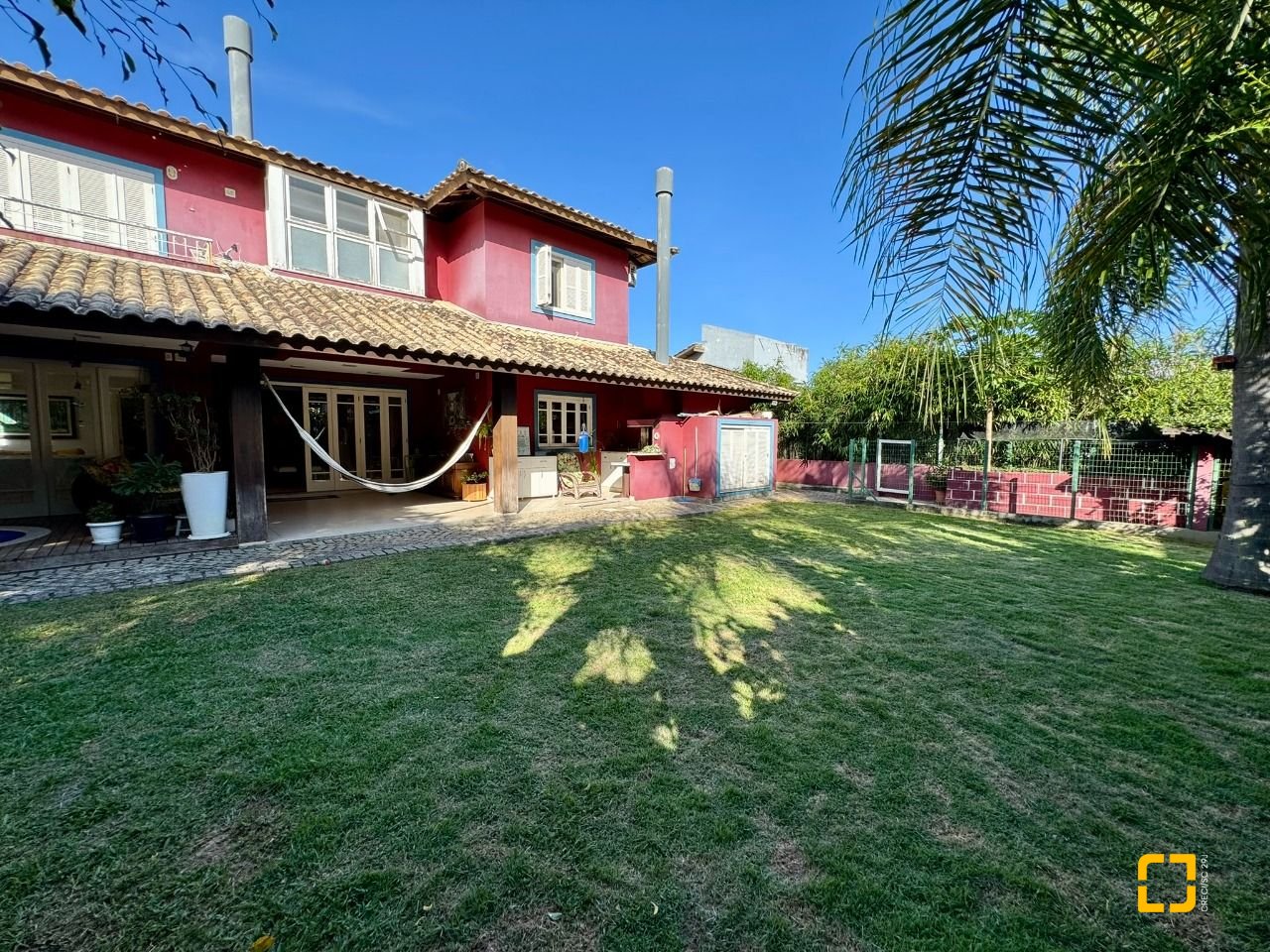 Casa com 378m², 7 quartos (sendo 3 suítes), 3 garagens, no bairro Lagoa da Conceição em Florianópolis
