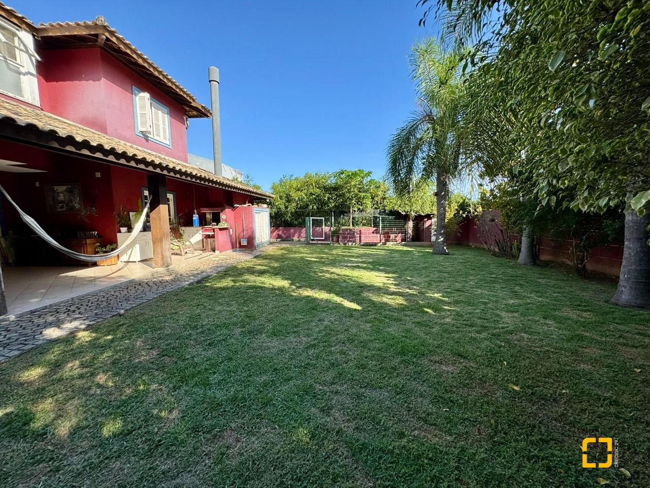 Casa com 378m², 7 quartos (sendo 3 suítes), 3 garagens, no bairro Lagoa da Conceição em Florianópolis
