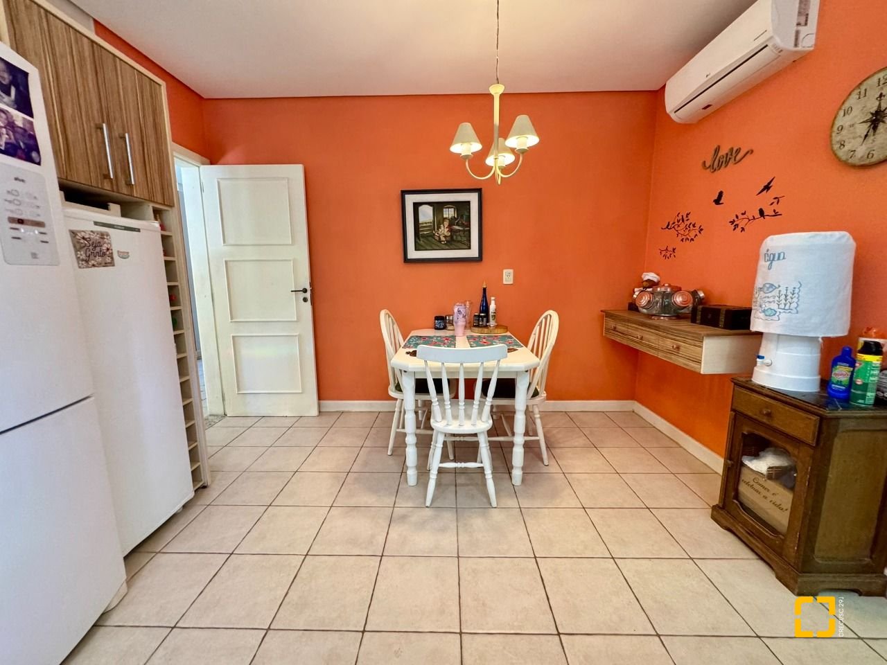 Casa com 378m², 7 quartos (sendo 3 suítes), 3 garagens, no bairro Lagoa da Conceição em Florianópolis