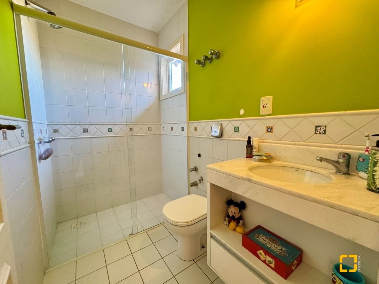 Casa com 378m², 7 quartos (sendo 3 suítes), 3 garagens, no bairro Lagoa da Conceição em Florianópolis