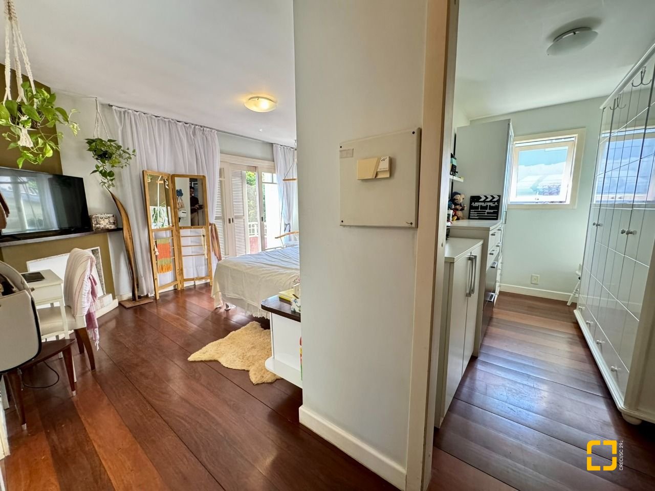 Casa com 378m², 7 quartos (sendo 3 suítes), 3 garagens, no bairro Lagoa da Conceição em Florianópolis
