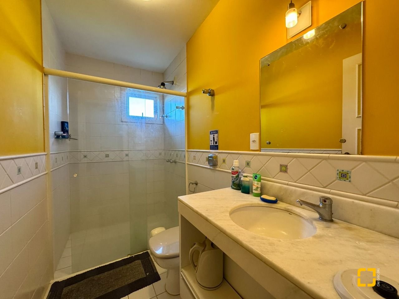 Casa com 378m², 7 quartos (sendo 3 suítes), 3 garagens, no bairro Lagoa da Conceição em Florianópolis