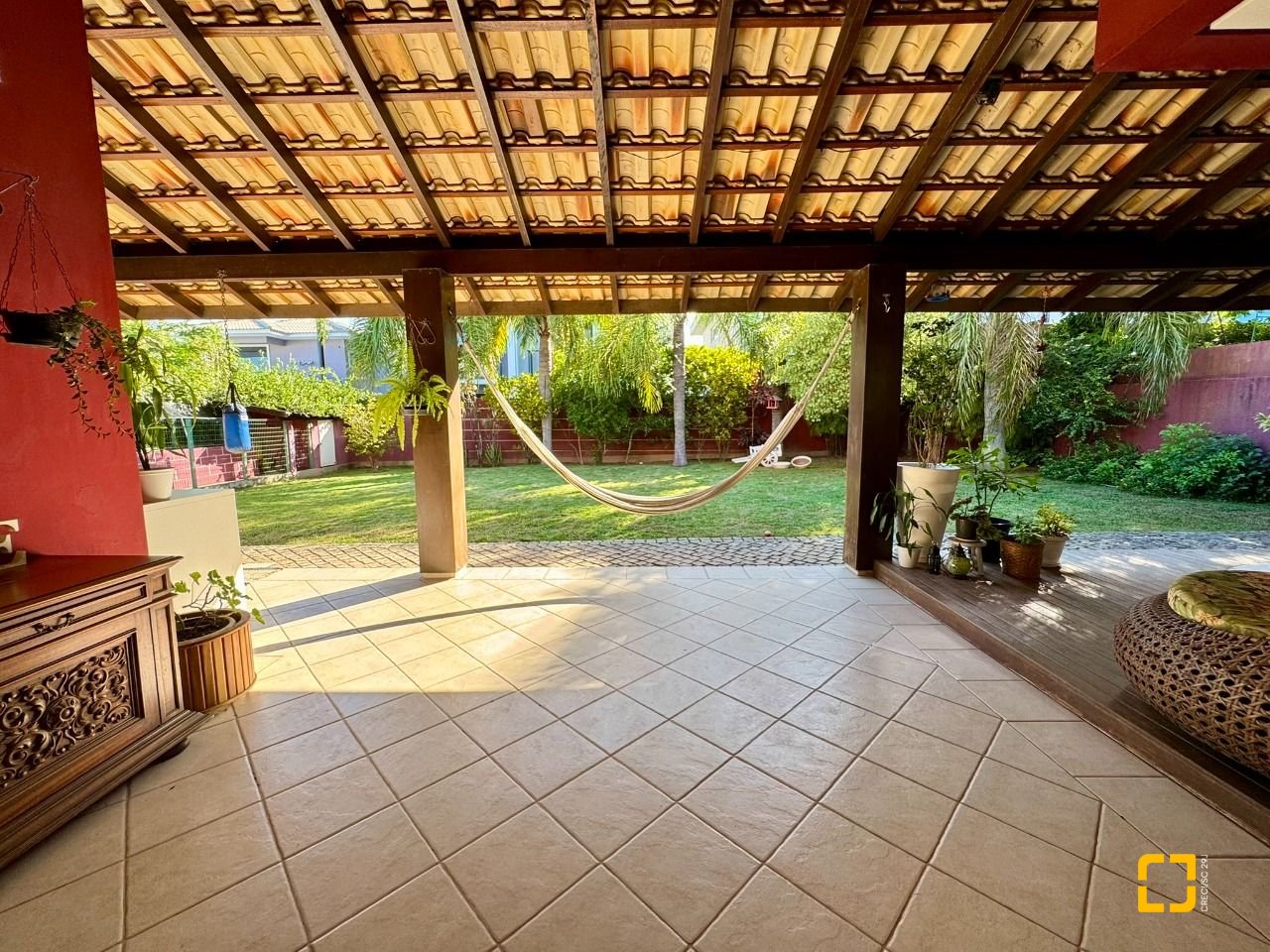 Casa com 378m², 7 quartos (sendo 3 suítes), 3 garagens, no bairro Lagoa da Conceição em Florianópolis