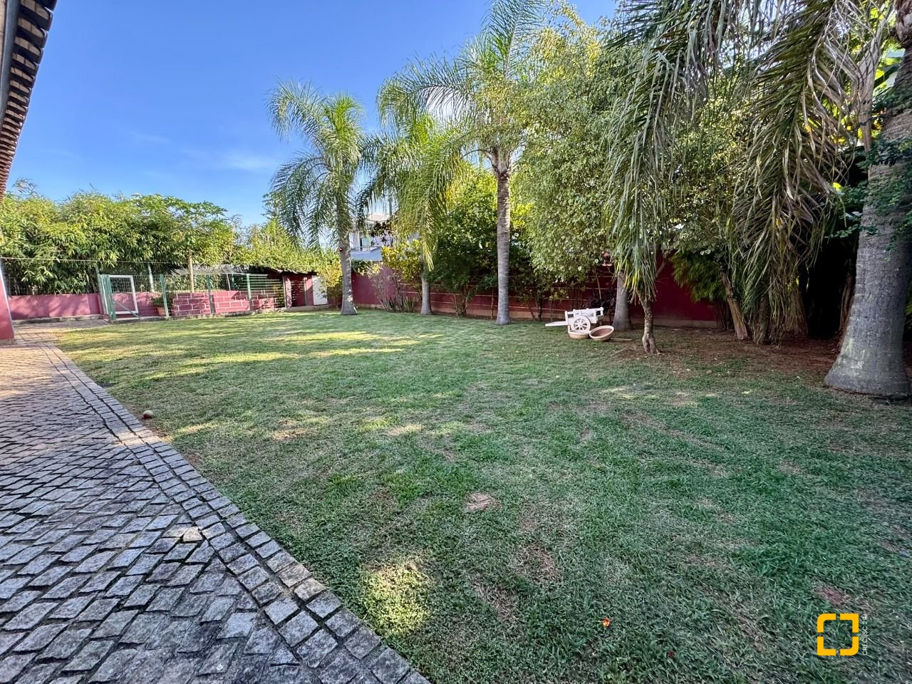 Casa com 378m², 7 quartos (sendo 3 suítes), 3 garagens, no bairro Lagoa da Conceição em Florianópolis