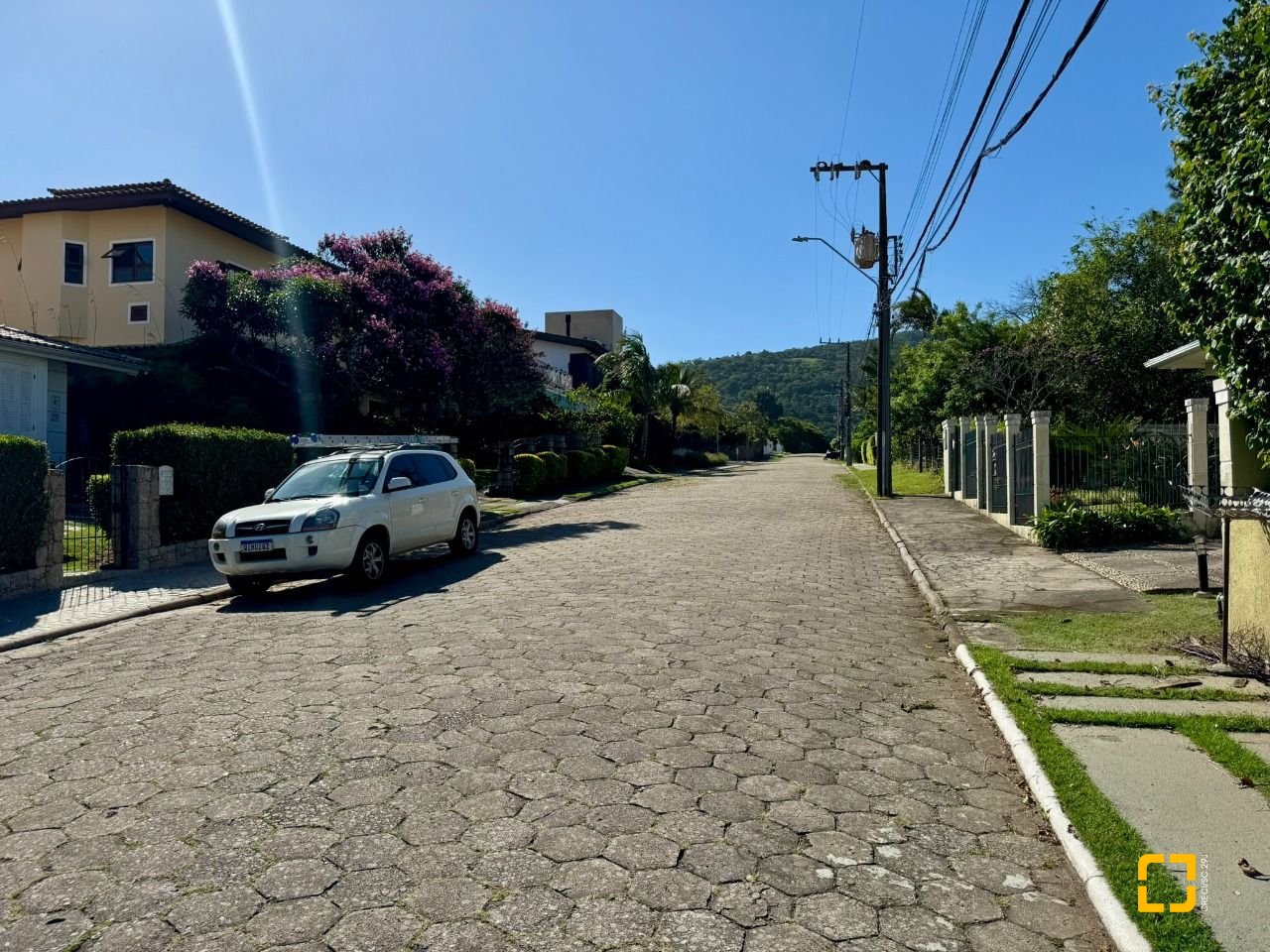 Casa com 378m², 7 quartos (sendo 3 suítes), 3 garagens, no bairro Lagoa da Conceição em Florianópolis