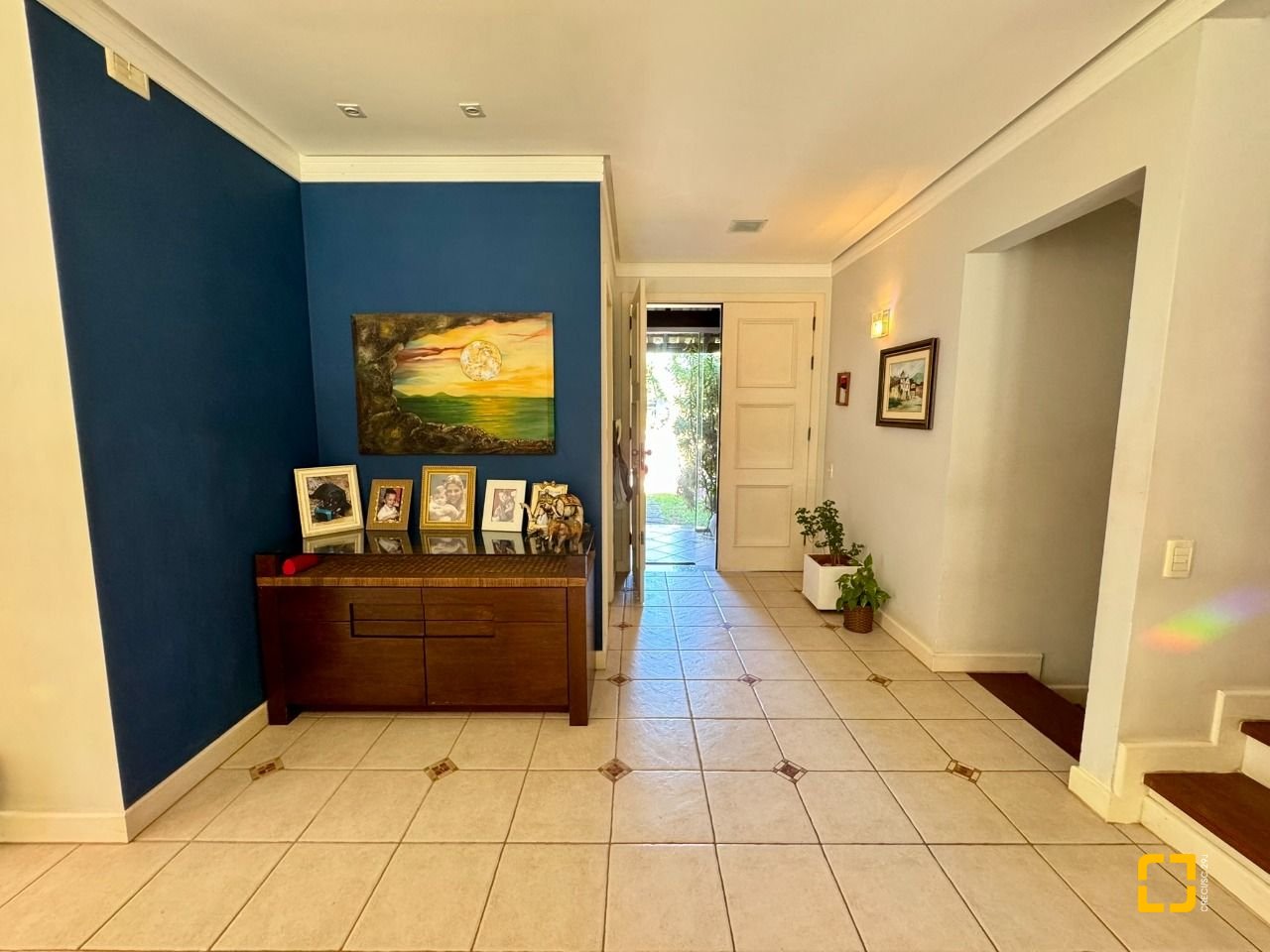 Casa com 378m², 7 quartos (sendo 3 suítes), 3 garagens, no bairro Lagoa da Conceição em Florianópolis