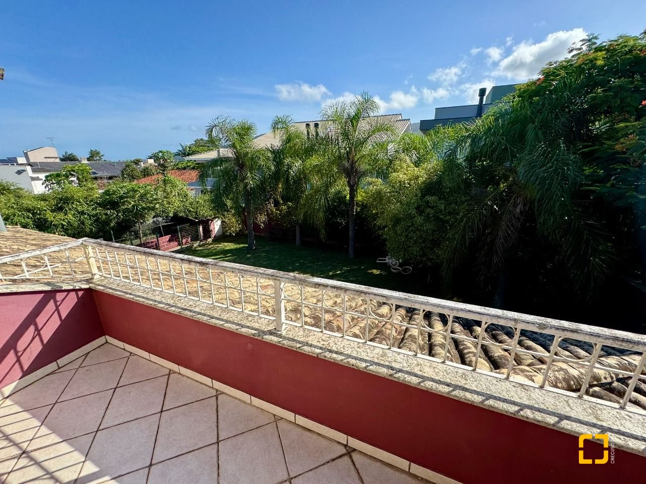 Casa com 378m², 7 quartos (sendo 3 suítes), 3 garagens, no bairro Lagoa da Conceição em Florianópolis
