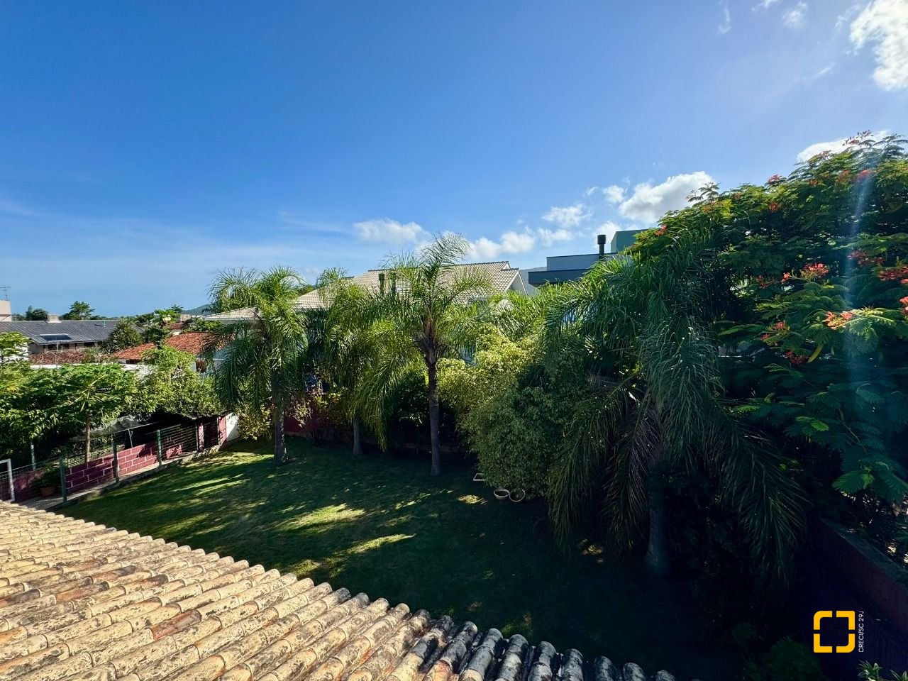Casa com 378m², 7 quartos (sendo 3 suítes), 3 garagens, no bairro Lagoa da Conceição em Florianópolis