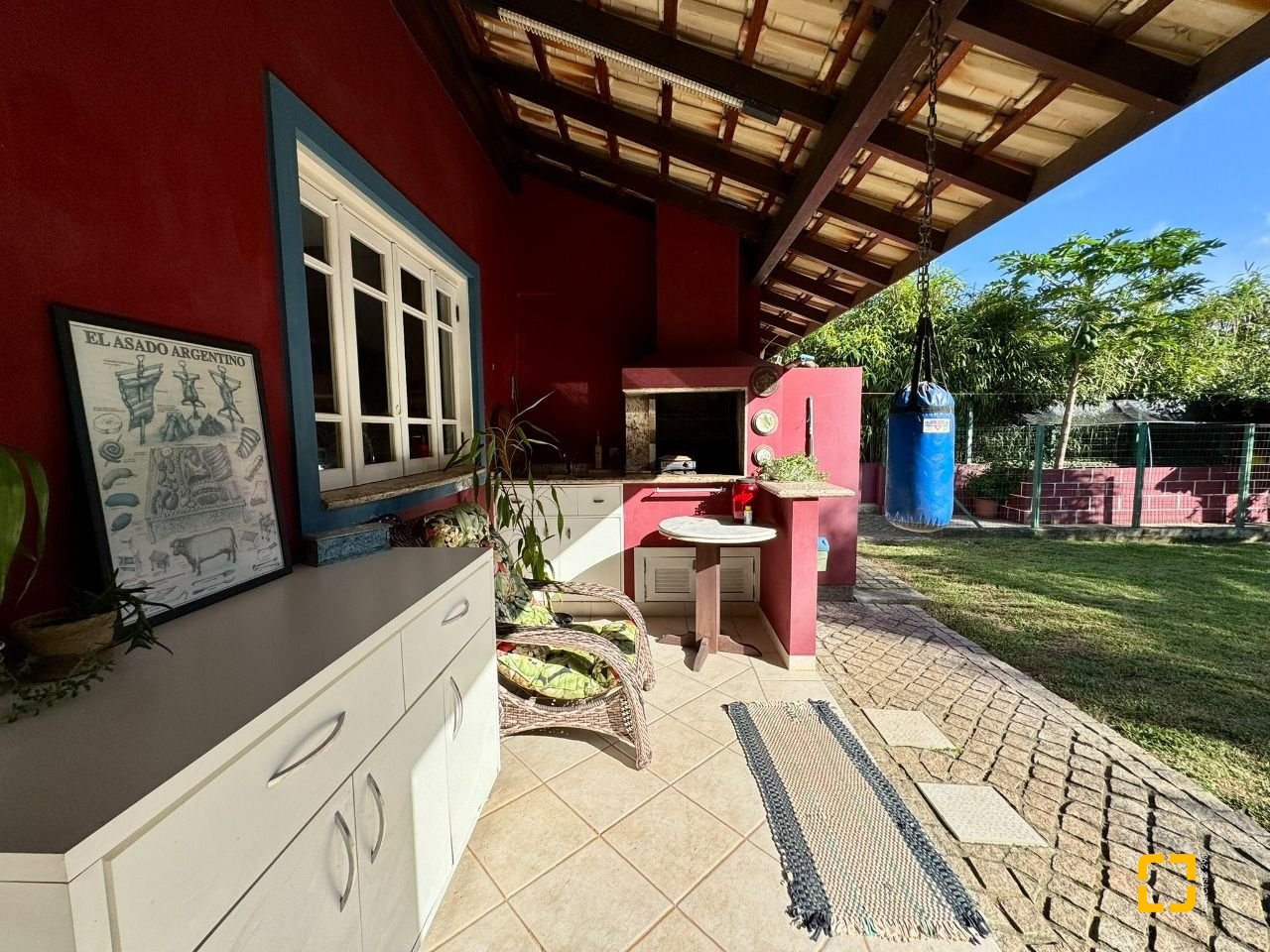 Casa com 378m², 7 quartos (sendo 3 suítes), 3 garagens, no bairro Lagoa da Conceição em Florianópolis