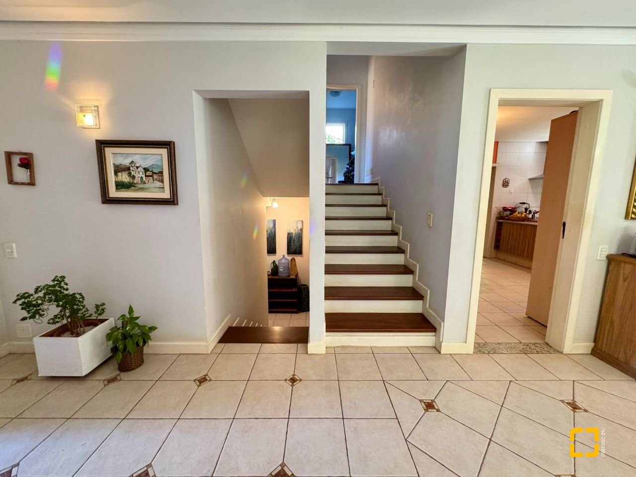 Casa com 378m², 7 quartos (sendo 3 suítes), 3 garagens, no bairro Lagoa da Conceição em Florianópolis