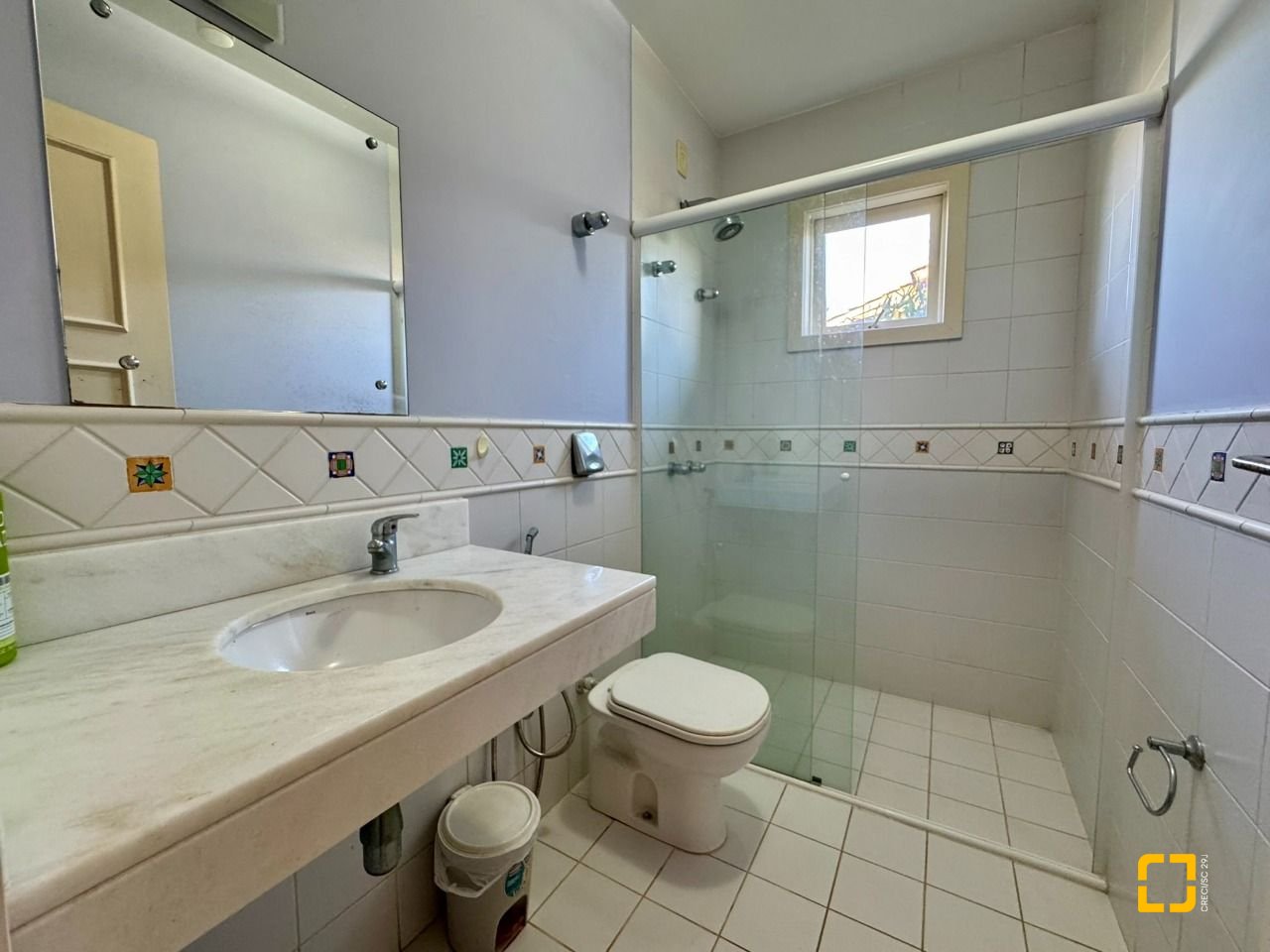 Casa com 378m², 7 quartos (sendo 3 suítes), 3 garagens, no bairro Lagoa da Conceição em Florianópolis