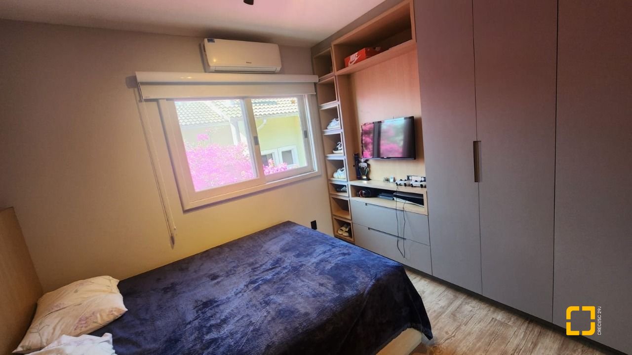 Casa com 185m², 6 quartos (sendo 2 suítes), 2 garagens, no bairro Parque São Jorge em Florianópolis