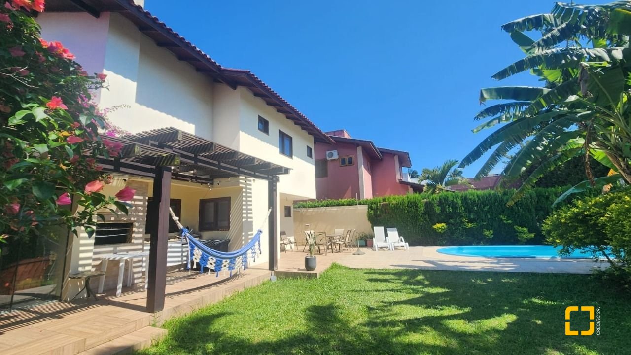 Casa com 185m², 6 quartos (sendo 2 suítes), 2 garagens, no bairro Parque São Jorge em Florianópolis