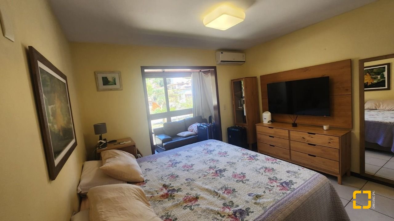Casa com 185m², 6 quartos (sendo 2 suítes), 2 garagens, no bairro Parque São Jorge em Florianópolis