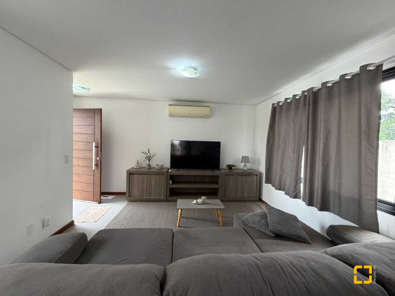 Casa de Condomínio com 118m², 3 quartos (sendo 1 suíte), 2 garagens, no bairro Campeche em Florianópolis