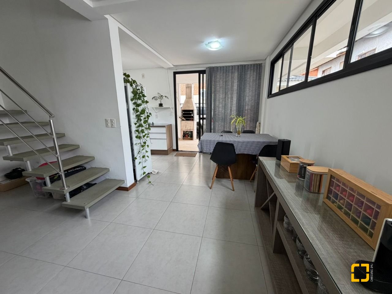 Casa de Condomínio com 118m², 3 quartos (sendo 1 suíte), 2 garagens, no bairro Campeche em Florianópolis