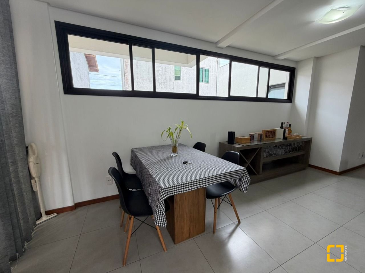 Casa de Condomínio com 118m², 3 quartos (sendo 1 suíte), 2 garagens, no bairro Campeche em Florianópolis