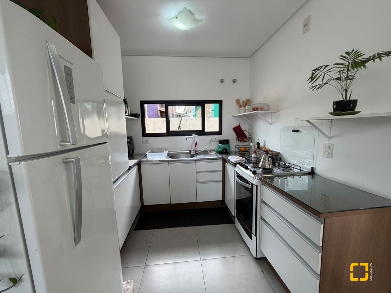 Casa de Condomínio com 118m², 3 quartos (sendo 1 suíte), 2 garagens, no bairro Campeche em Florianópolis