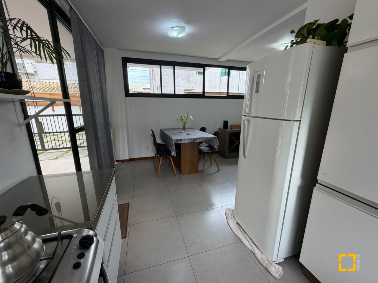 Casa de Condomínio com 118m², 3 quartos (sendo 1 suíte), 2 garagens, no bairro Campeche em Florianópolis