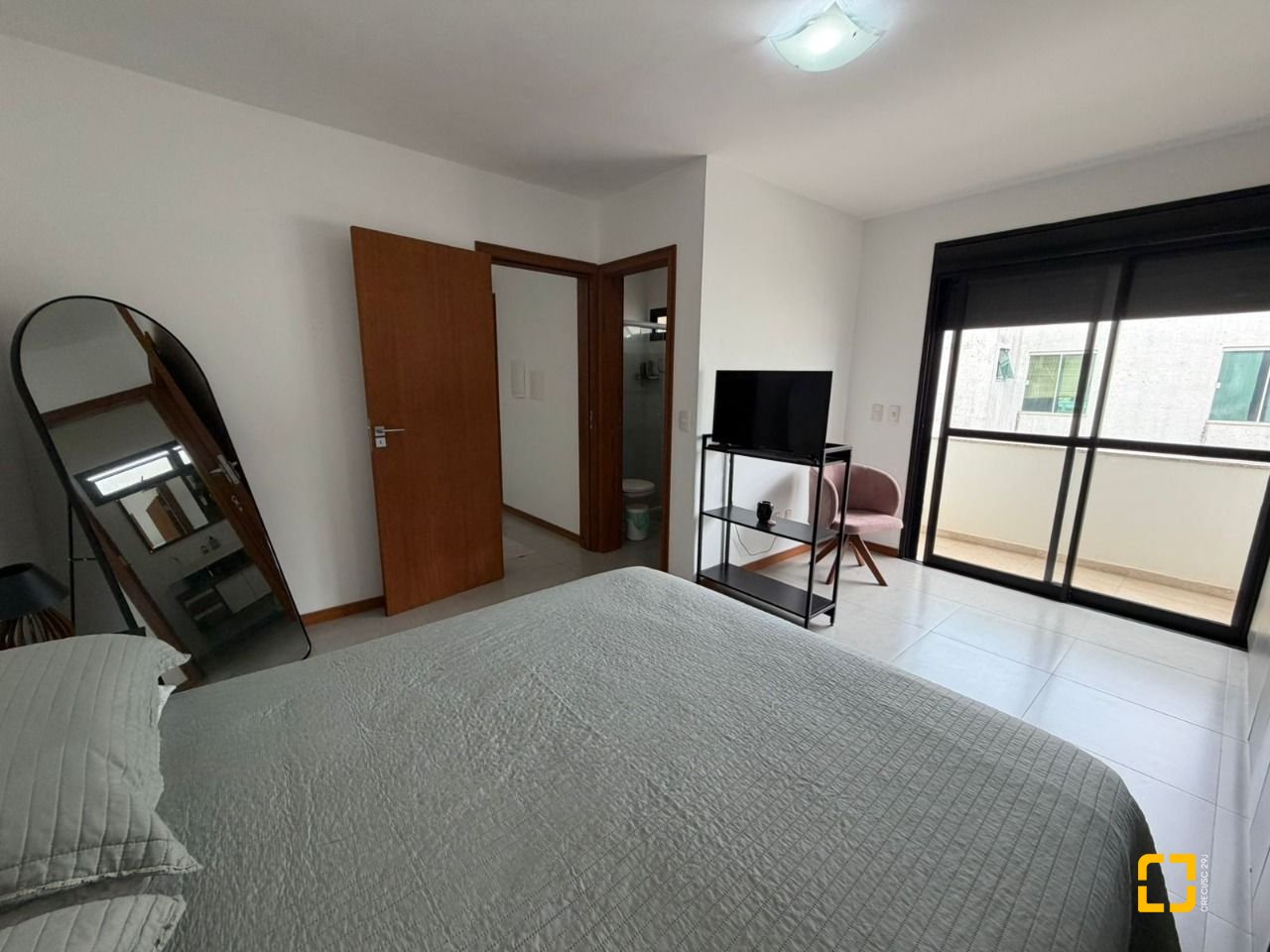 Casa de Condomínio com 118m², 3 quartos (sendo 1 suíte), 2 garagens, no bairro Campeche em Florianópolis