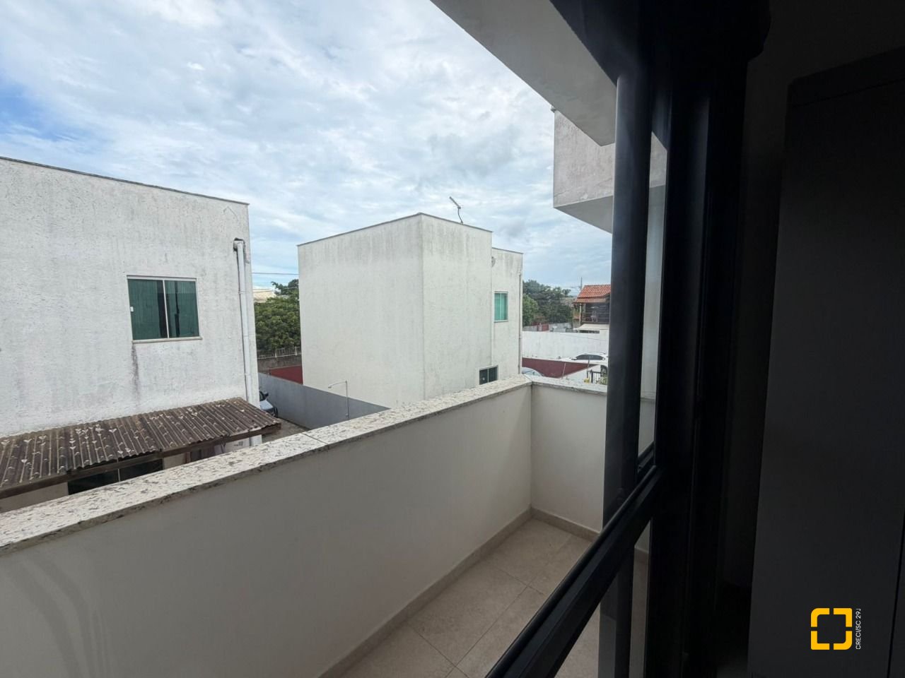 Casa de Condomínio com 118m², 3 quartos (sendo 1 suíte), 2 garagens, no bairro Campeche em Florianópolis