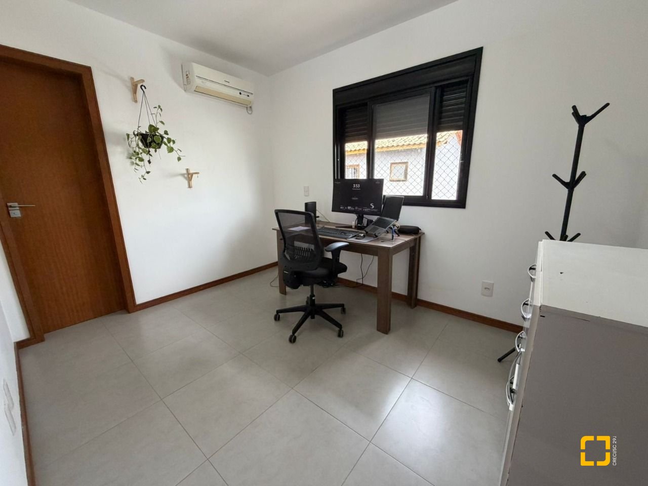 Casa de Condomínio com 118m², 3 quartos (sendo 1 suíte), 2 garagens, no bairro Campeche em Florianópolis