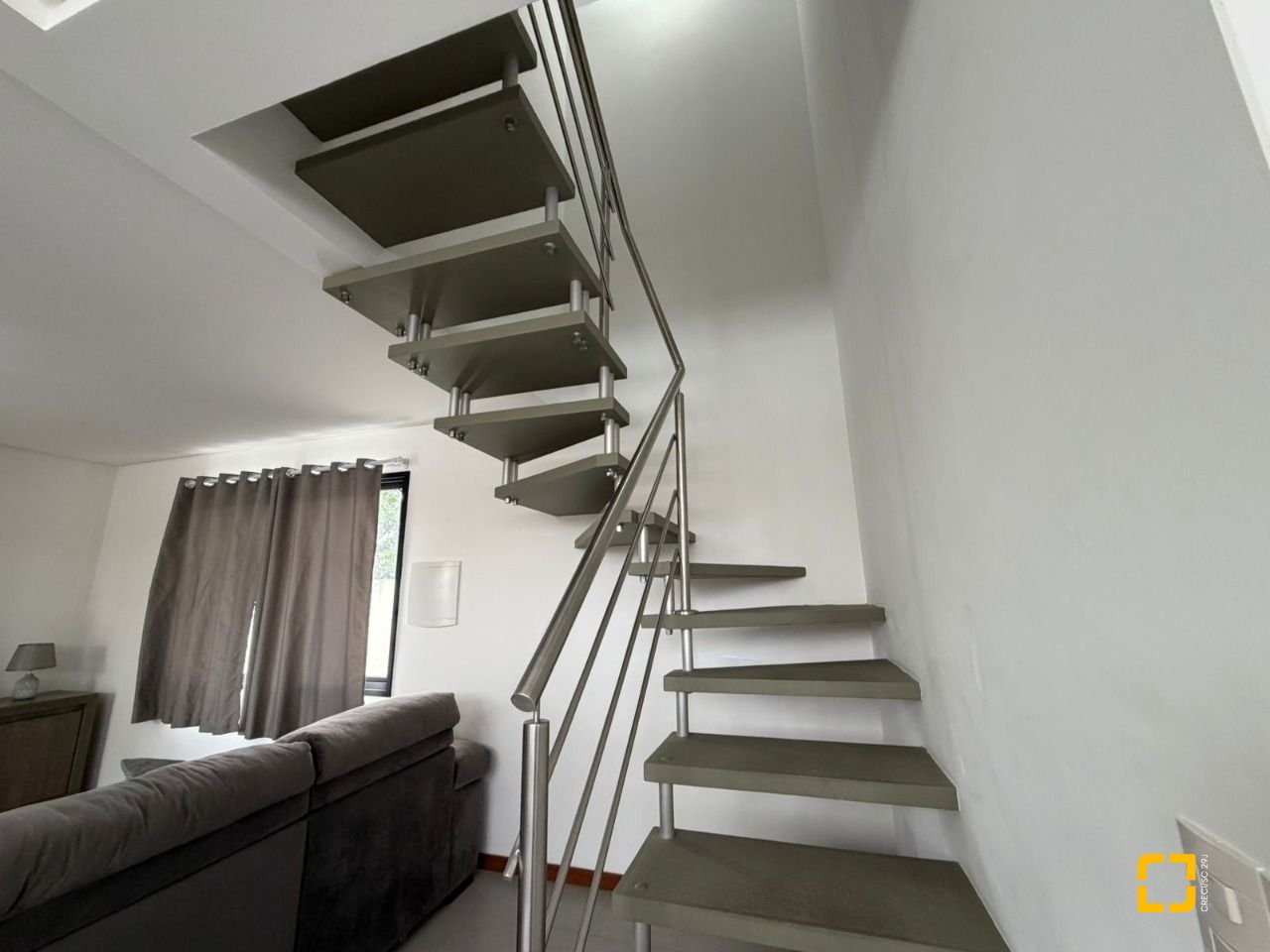 Casa de Condomínio com 118m², 3 quartos (sendo 1 suíte), 2 garagens, no bairro Campeche em Florianópolis