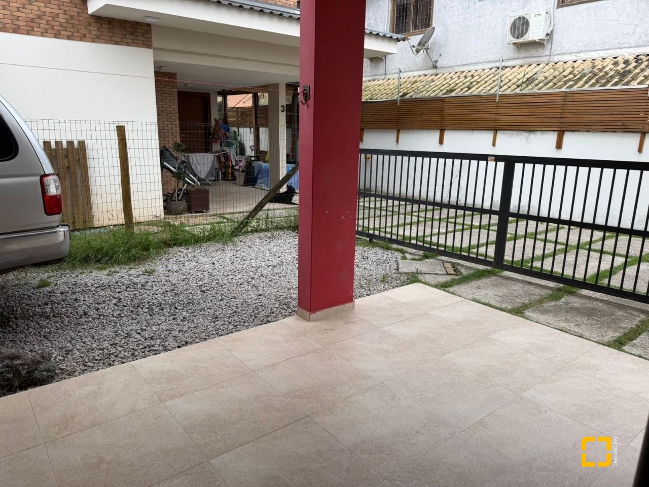 Casa de Condomínio com 118m², 3 quartos (sendo 1 suíte), 2 garagens, no bairro Campeche em Florianópolis