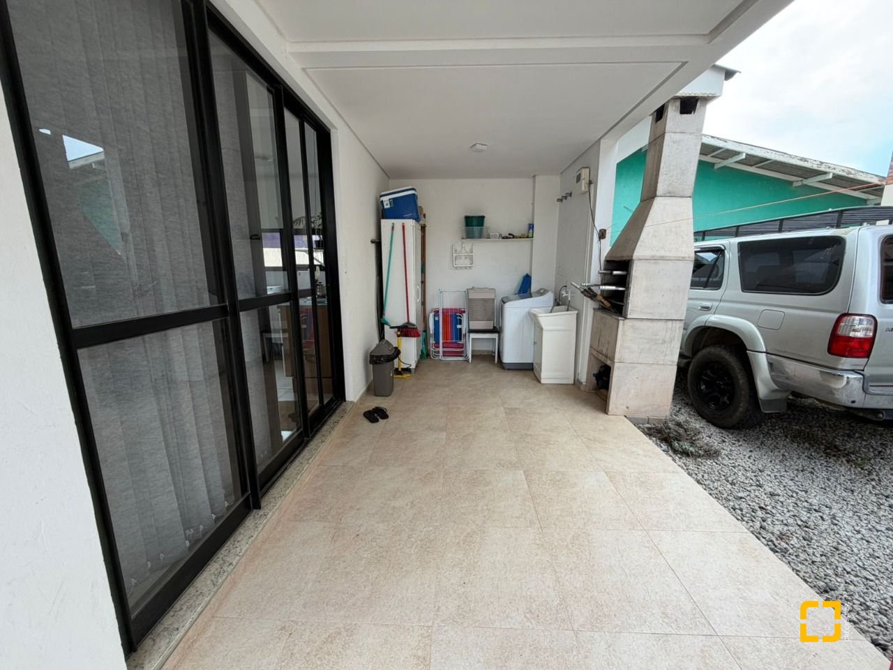 Casa de Condomínio com 118m², 3 quartos (sendo 1 suíte), 2 garagens, no bairro Campeche em Florianópolis