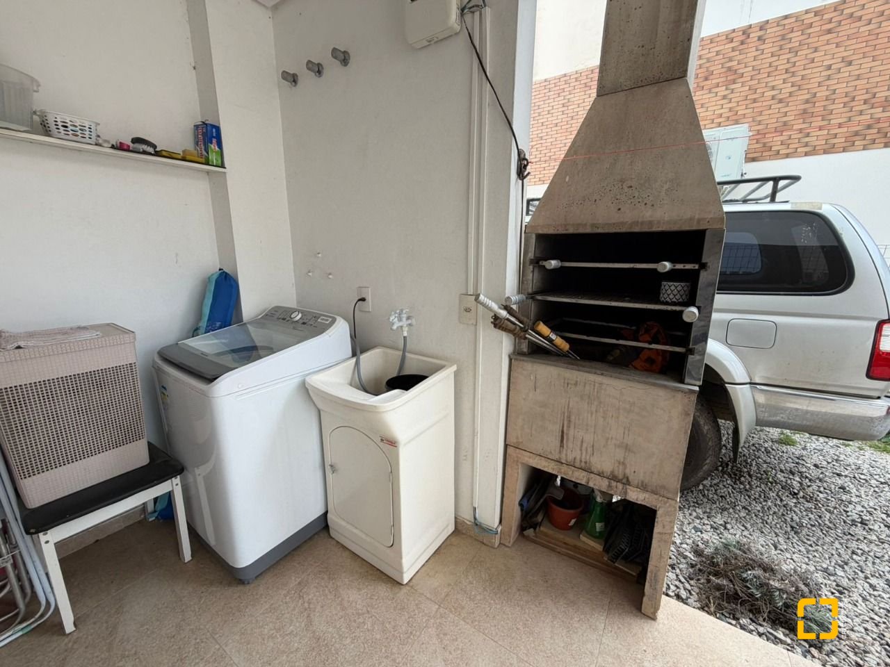 Casa de Condomínio com 118m², 3 quartos (sendo 1 suíte), 2 garagens, no bairro Campeche em Florianópolis