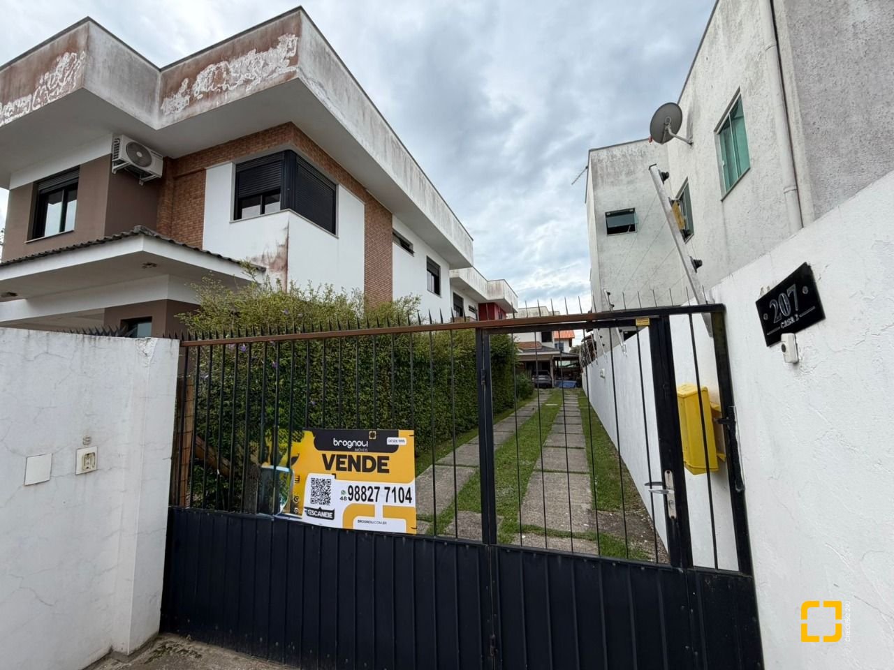 Casa de Condomínio com 118m², 3 quartos (sendo 1 suíte), 2 garagens, no bairro Campeche em Florianópolis