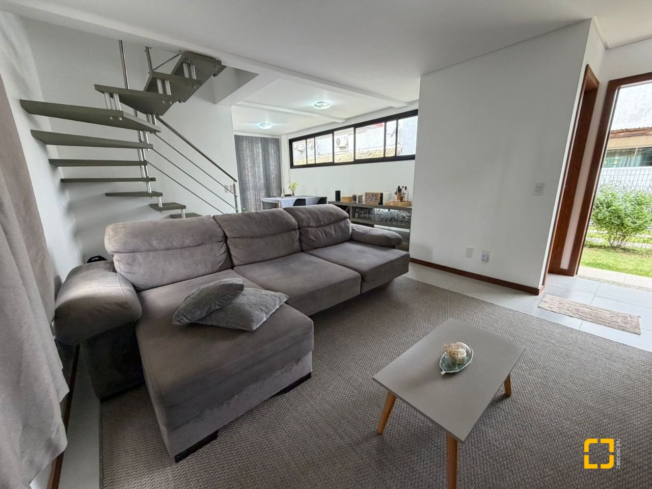 Casa de Condomínio com 118m², 3 quartos (sendo 1 suíte), 2 garagens, no bairro Campeche em Florianópolis