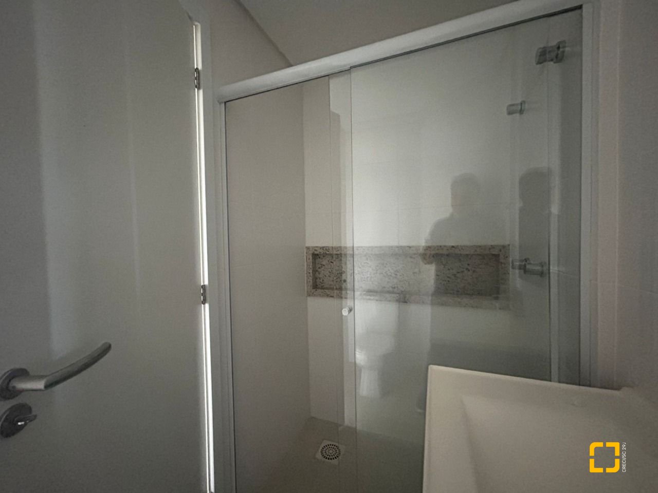 Apartamento com 68m², 3 quartos (sendo 1 suíte), 2 garagens, no bairro Abraão em Florianópolis