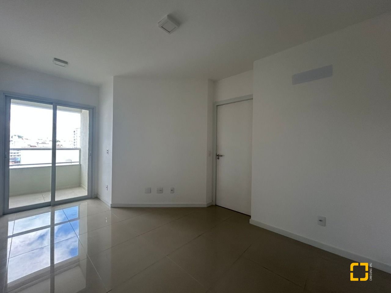 Apartamento com 68m², 3 quartos (sendo 1 suíte), 2 garagens, no bairro Abraão em Florianópolis