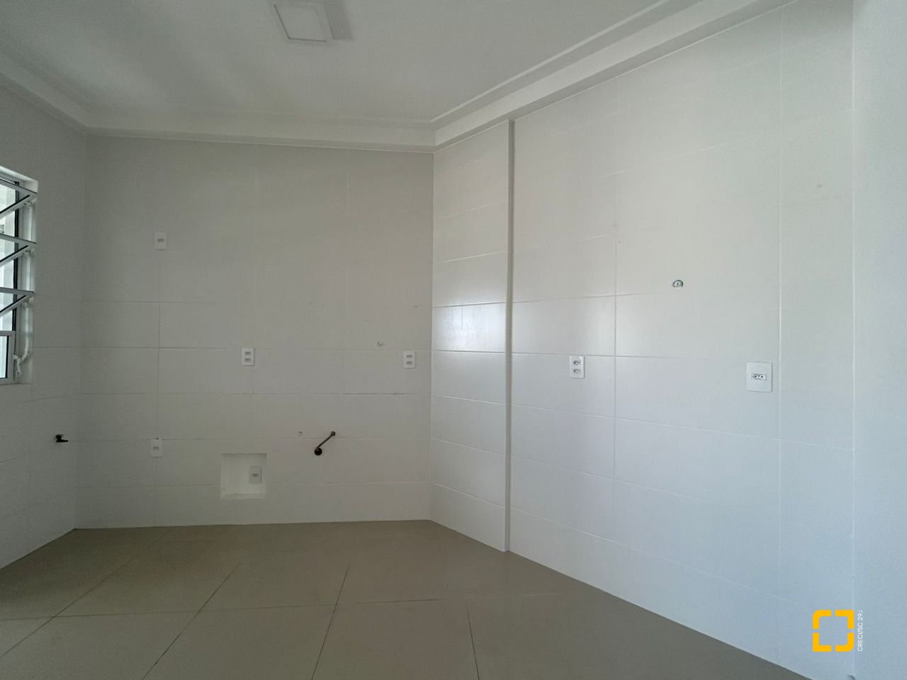 Apartamento com 68m², 3 quartos (sendo 1 suíte), 2 garagens, no bairro Abraão em Florianópolis